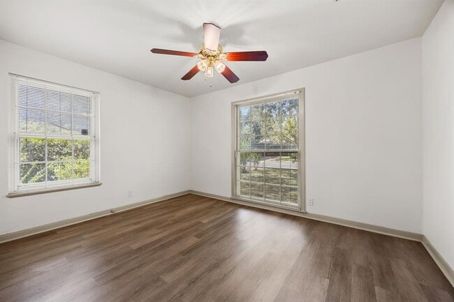 Building Photo - 1702 Ridgemont Dr