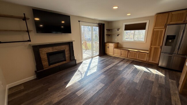 Building Photo - Modern 2-Bedroom Townhouse Condo – Water &...