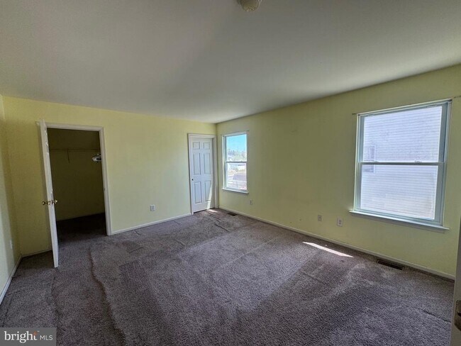 Building Photo - 739 Rothwell Dr