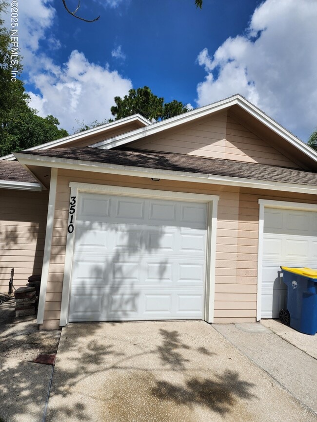 Primary Photo - 3510 Rain Forest Dr W