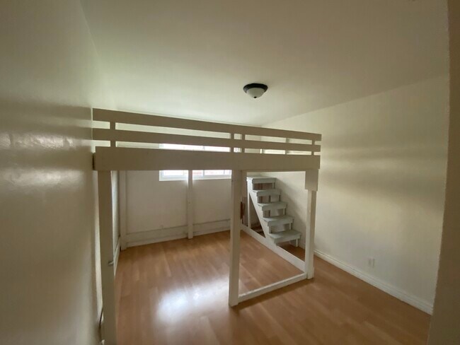 Building Photo - 9601 Woodman Ave