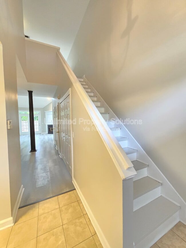 Building Photo - 5006 Carleton Dr