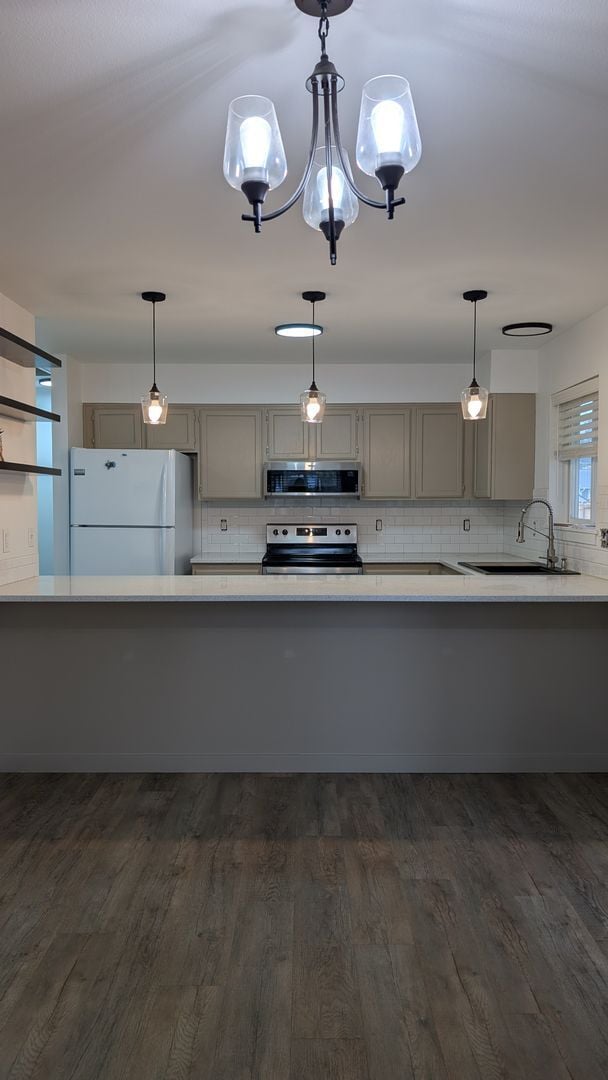 Building Photo - 3 Bedroom Charmer