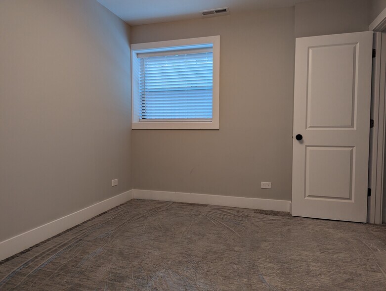 Building Photo - 4409 N Seeley Ave