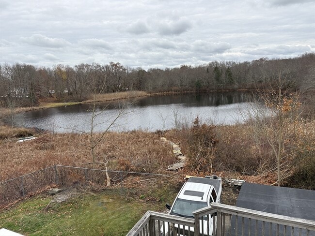 Building Photo - 866 Center St