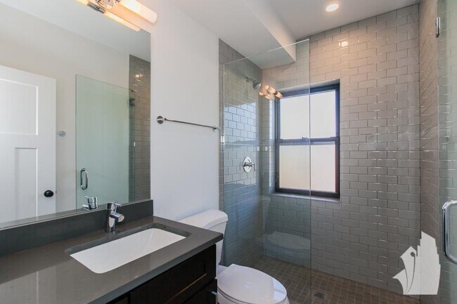 Building Photo - 1 bedroom in Chicago IL 60625