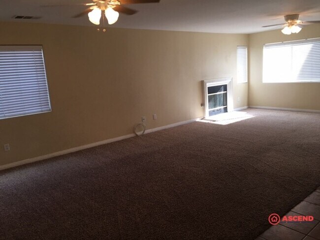 Building Photo - Amazing 5 Bedroom Home In Southwest!