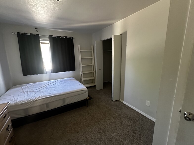 Furnished bedroom’s - 3024 Ross Dr