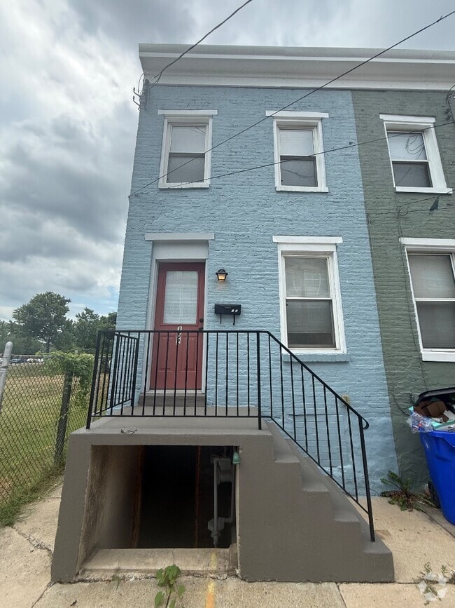 Building Photo - 152 E South St
