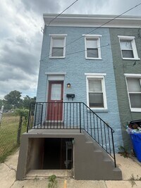Building Photo - 152 E South St