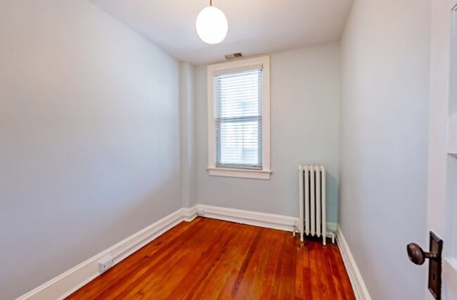 Building Photo - Rad Rowhome Right Near Stadium-Armory Metro!