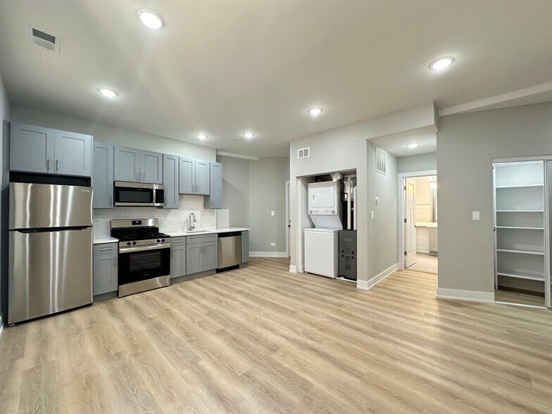 Building Photo - 419 W Belden Ave