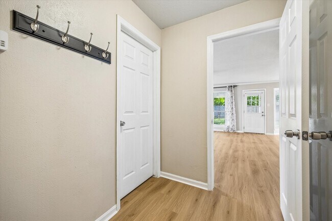 Building Photo - 9806 Gold Cup Way
