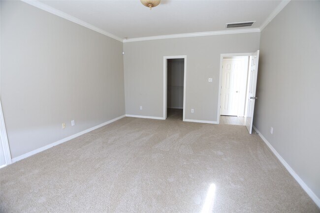 Building Photo - 5547 Linden Rose Ln