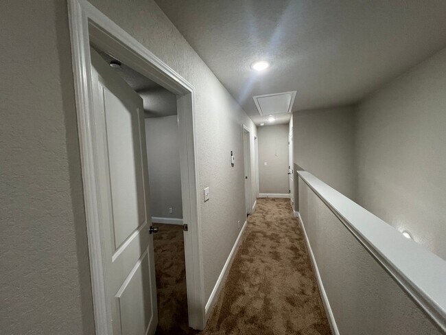 Building Photo - 7417 Savannah Brooks