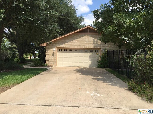 Building Photo - 601 Ridgecrest Dr