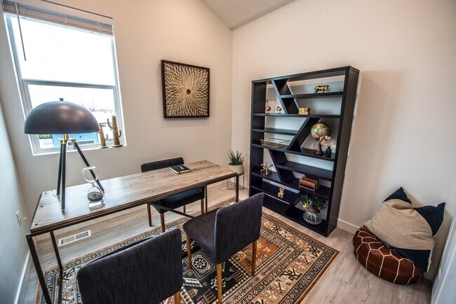 Building Photo - Summer Special! 4 Weeks Rent Free + $0 Down Deposit OAC 3 Bed 2.5 Bath Townhome in South Ogden