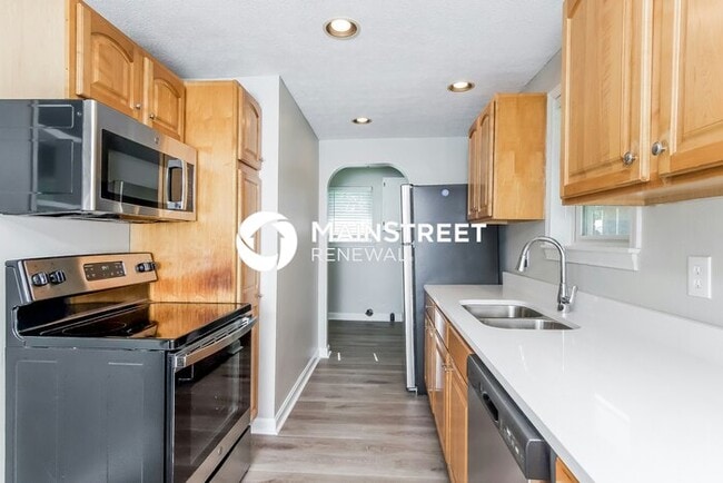Building Photo - 3 Bedroom Pet-Friendly Home in LOUISVILLE, KY with Main Street Renewal
