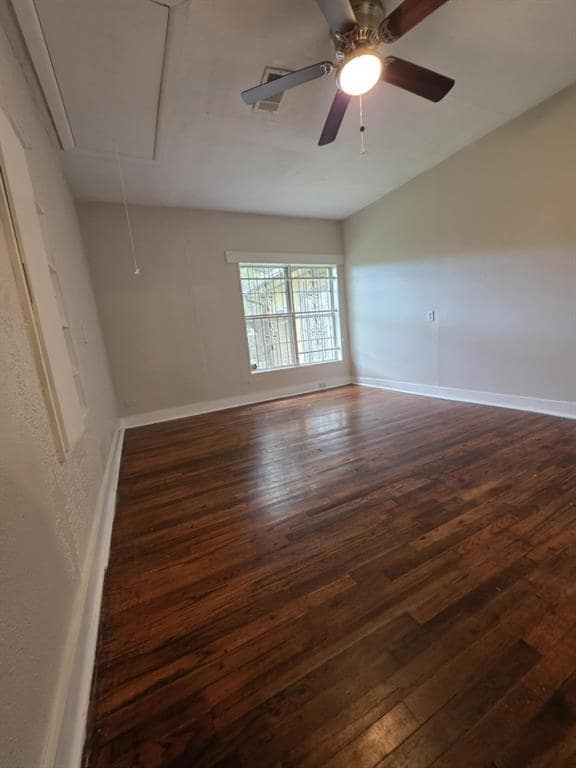 Building Photo - 6109 Saxon Dr