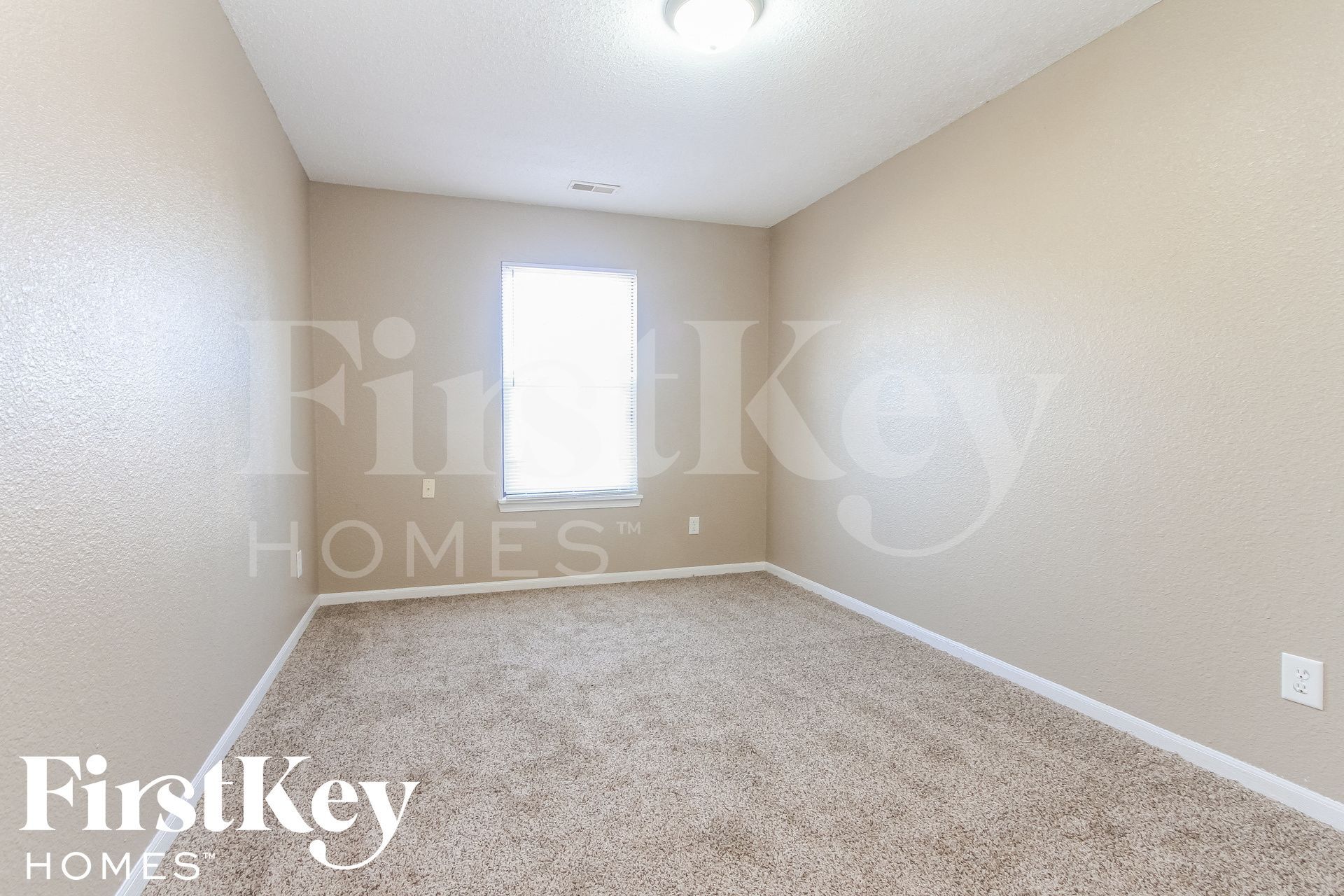 Building Photo - 1820 Long Lake Dr