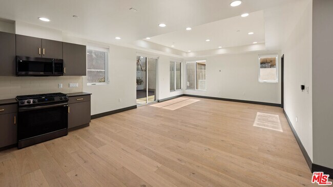 Building Photo - 118 Orlando Ave