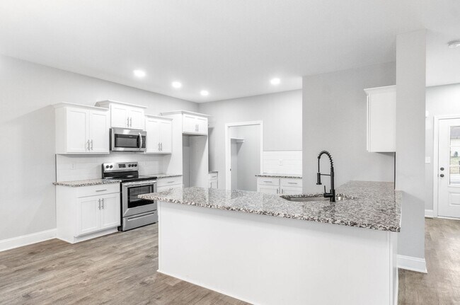 Building Photo - 4 Bedroom 3 Bath Pet Friendly Home For Rent!