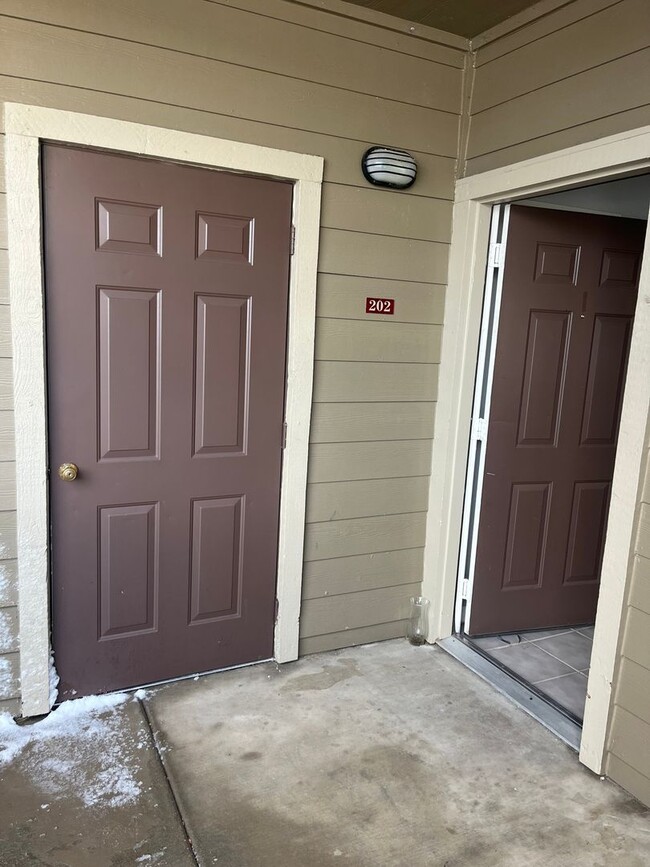 Building Photo - 2 Bedroom Condo in Parker