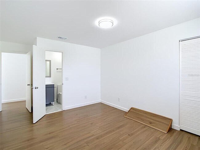 Building Photo - 3303 6th St SW