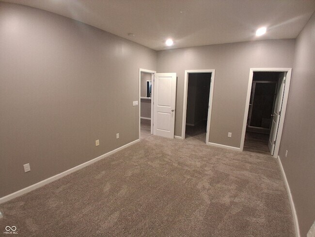 Building Photo - 6887 Nottingham Ln