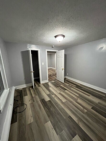 Building Photo - 226 Farmington Ave