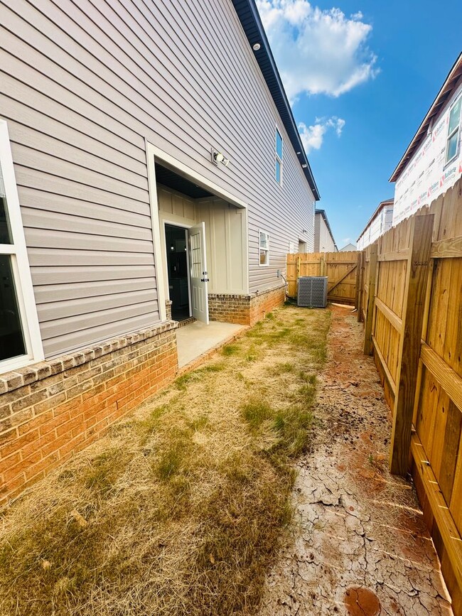 Building Photo - 226 Beau Claire Cir