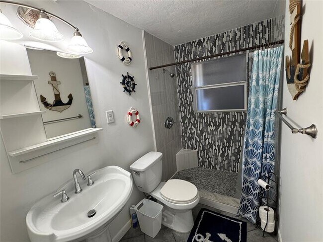 Building Photo - 1631 NE 32nd St