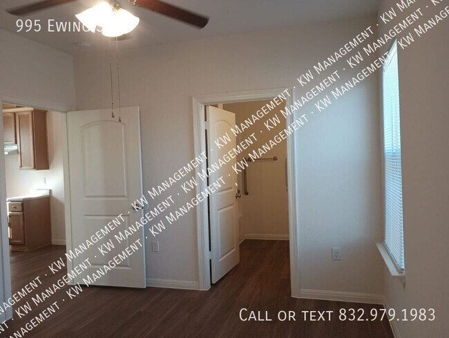 Building Photo - 995 Ewing St