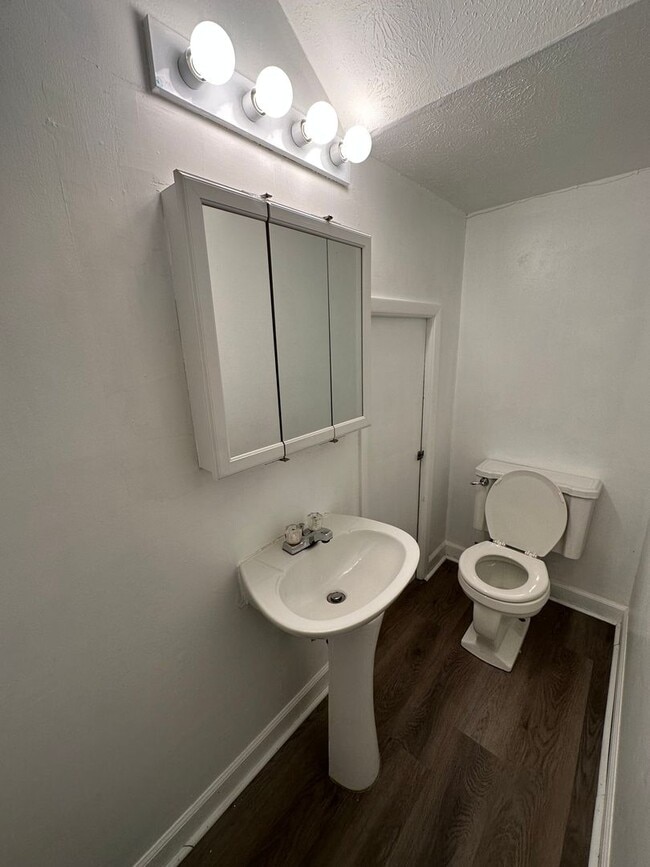Building Photo - Spacious 3 bedroom in Willowick