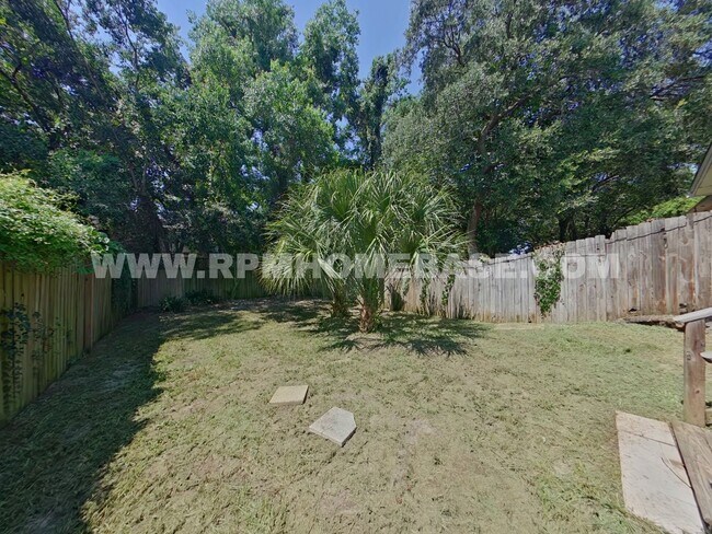 Building Photo - Spacious Dog-Friendly Townhome | Minutes from Eglin AFB & Hurlburt Field