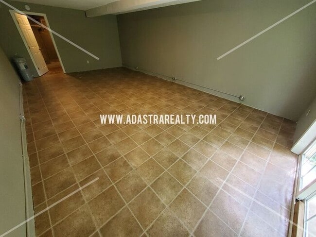 Building Photo - Spacious Townhome in Piper School District...