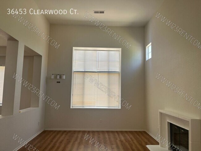 Building Photo - 36453 Clearwood Ct