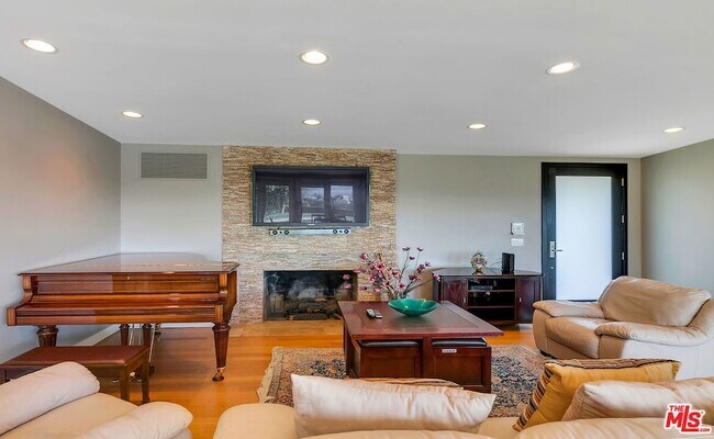Building Photo - 3921 Cody Rd
