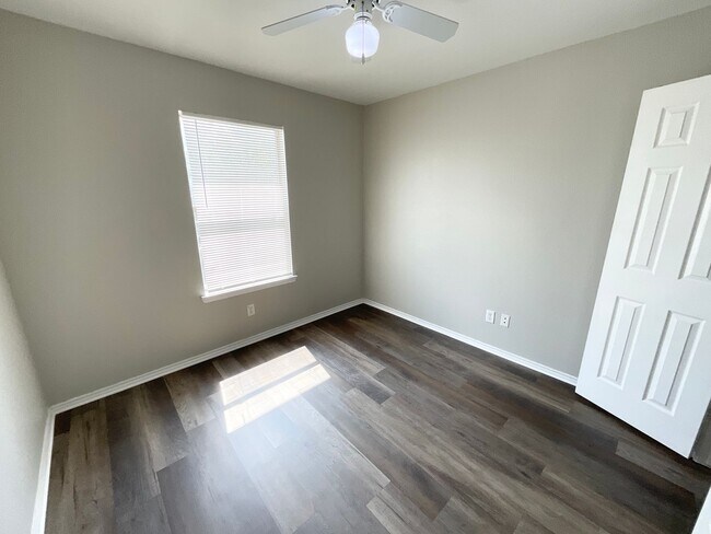 Building Photo - Lovely 2-story | 3-bedroom | 2.5-bath town...