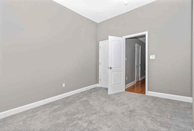 Building Photo - 1112 Rutland Ave