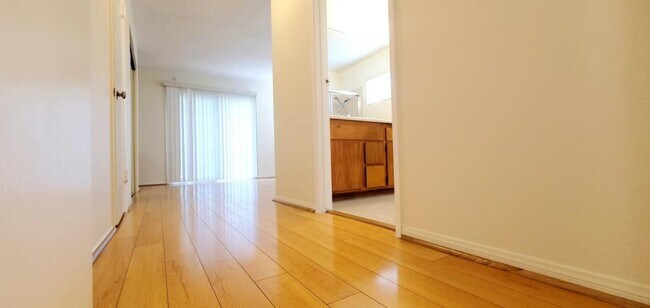 Building Photo - 9925 Bogue St