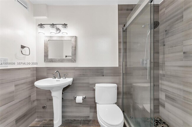 Building Photo - 8617 SW 68th Ct