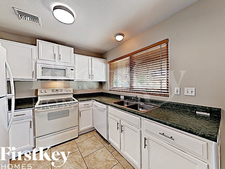 Building Photo - 5314 W Altadena Ave