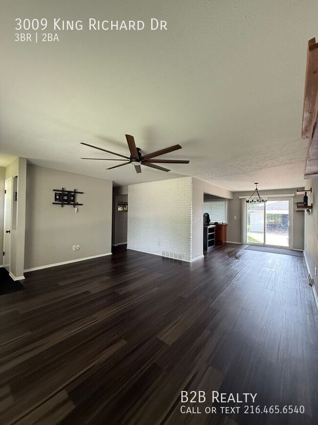 Building Photo - 3009 King Richard Dr