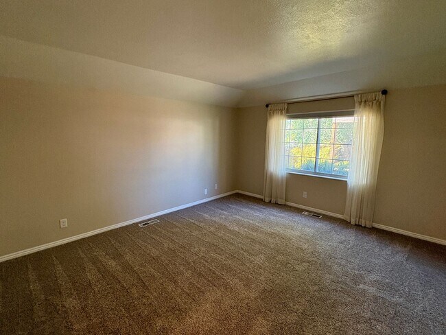 Building Photo - 1453 E Vintry Cir