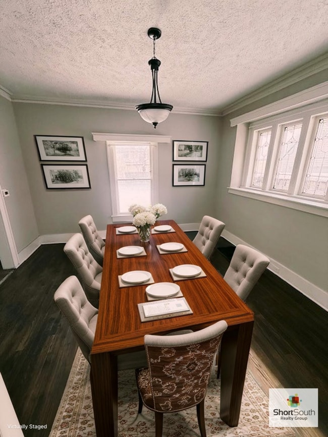 Building Photo - 3 bed 2 bath single family home with a detached 2 stall garage