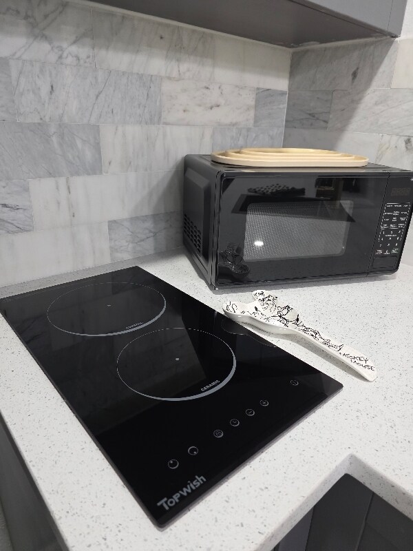 Building Photo - 804 Royal Palm Dr