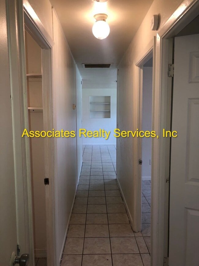 Building Photo - West Park Home