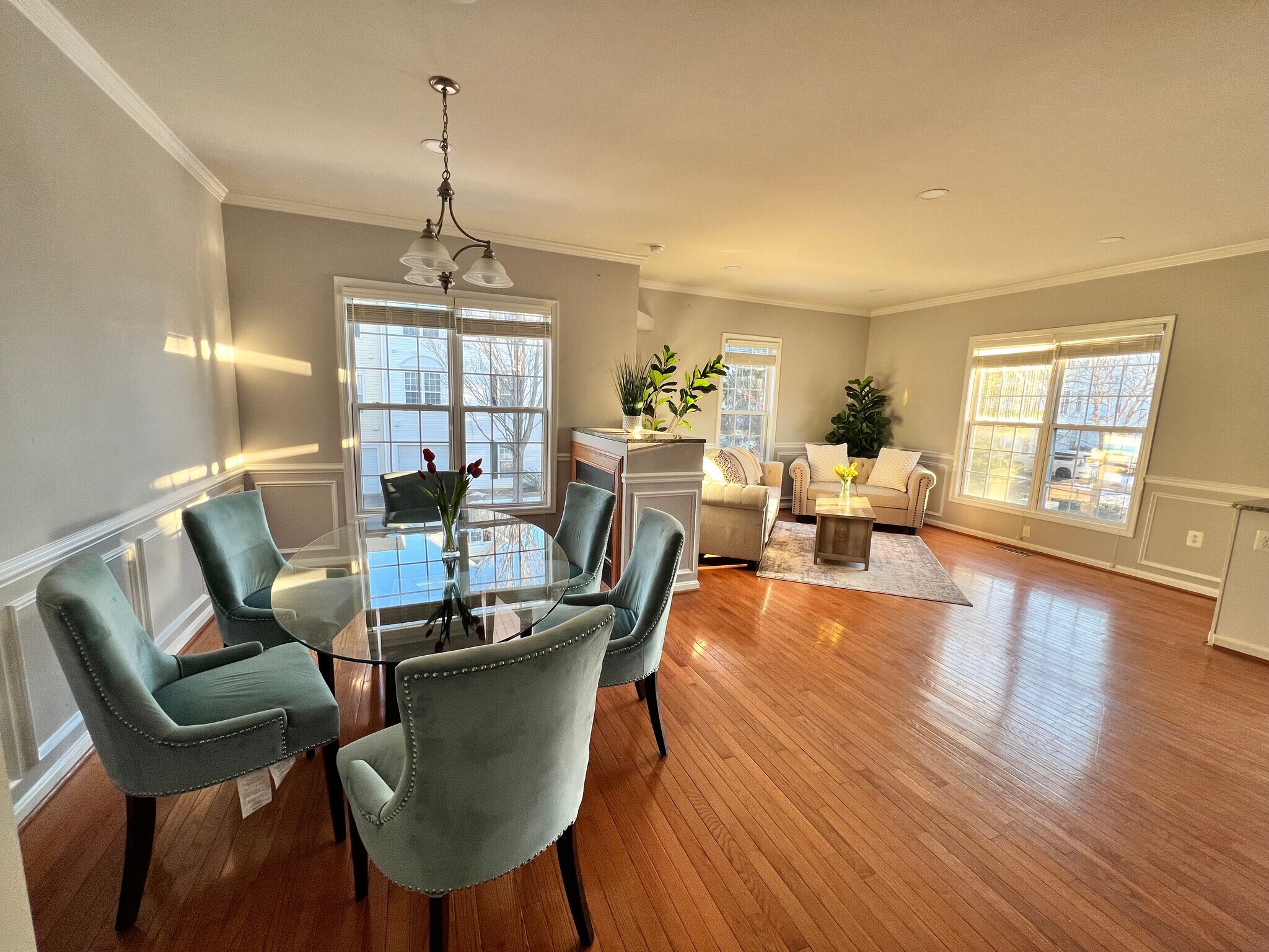 Building Photo - 2552 Sandbourne Ln