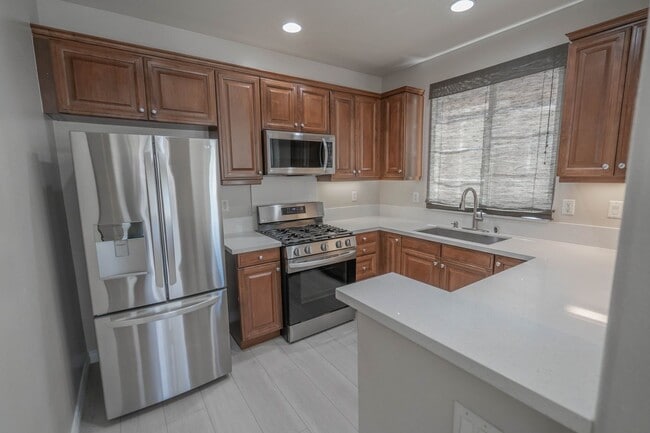Building Photo - COMING SOON! Charming 3-Bedroom Townhome w...